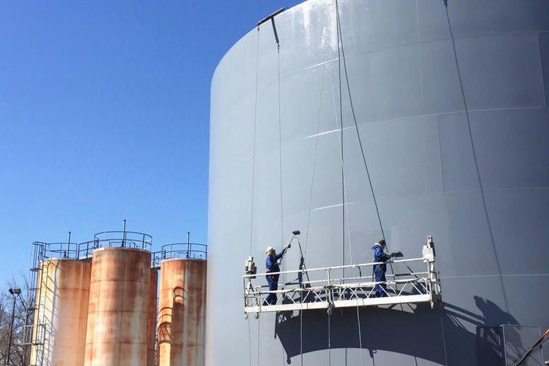 Pintura industrial em tanques com epóxi, PU e sintética